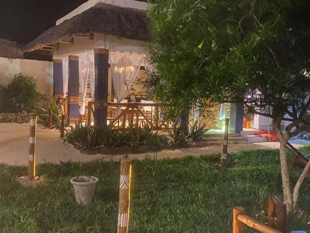 Ocean Breeze Boutique Hotel Нунгві Екстер'єр фото